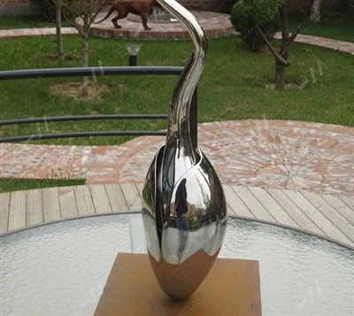 Escultura moderna de sementes em aço inoxidável