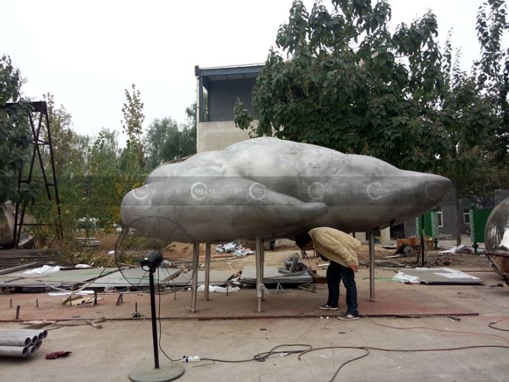 Perforated-Stainless-Steel-cloud-sculpture-Cloud_Nine_Raining-Singapore River