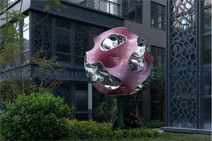 Color-painted-stainless-steel-ball-sculpture